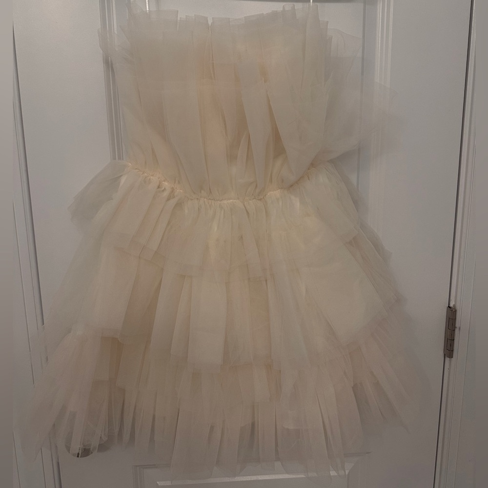 White puff cupcake strapless dress